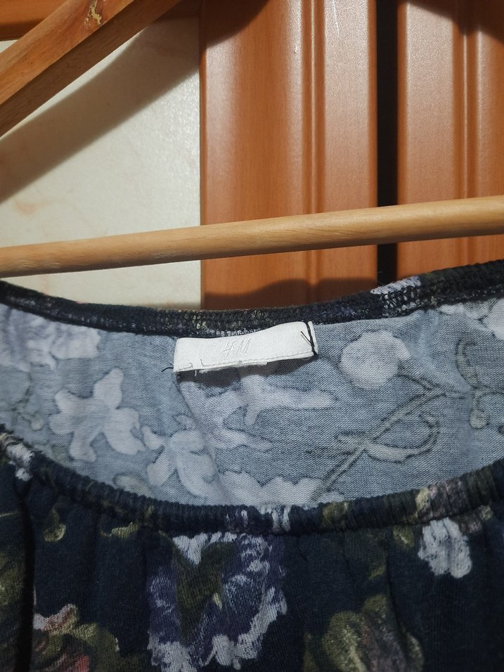 Omuzları açık çiçekli üst H&M Bedeni standart - Görsel 2