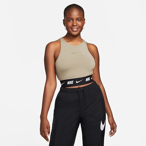 Nike spor üstü