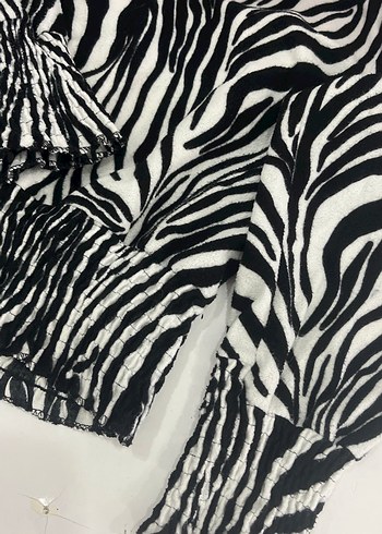 Zebra Desenli, Uzun Kollu, Yüksek Yakalı Bluz - Görsel 2