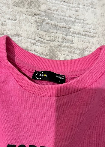 Pembe Baskılı Kadın Crop Sweatshirt - Görsel 2