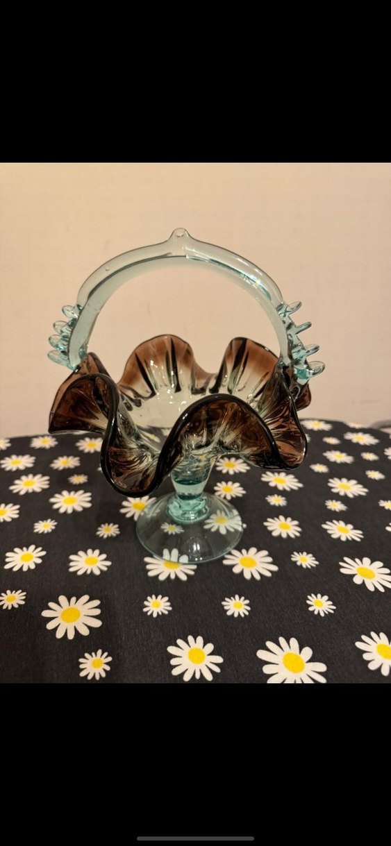 Koyu kahverengi dalgalı cam vazo - Görsel 2