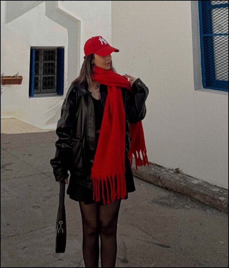 Kırmızı Yün Püsküllü Kadın Şal - Görsel 3