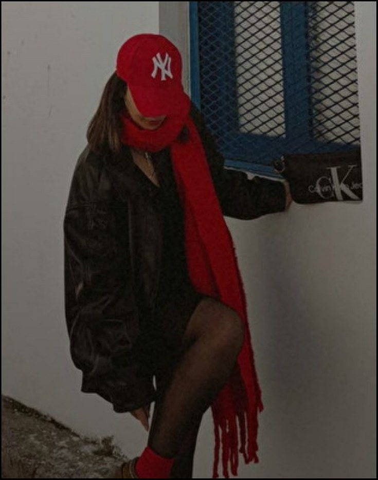 Kırmızı Yün Püsküllü Kadın Şal - Görsel 2