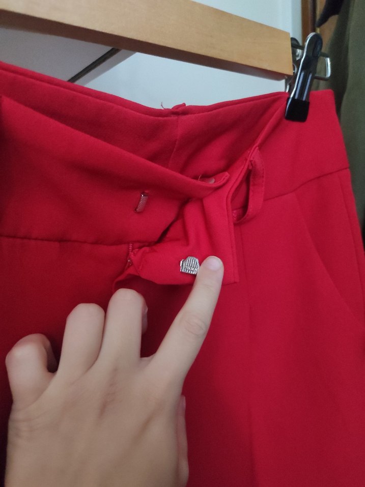 Kemer Detaylı Kırmızı Kadın Kumaş Pantolon - Görsel 3