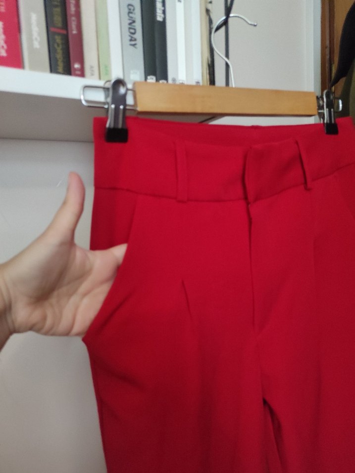 Kemer Detaylı Kırmızı Kadın Kumaş Pantolon - Görsel 2