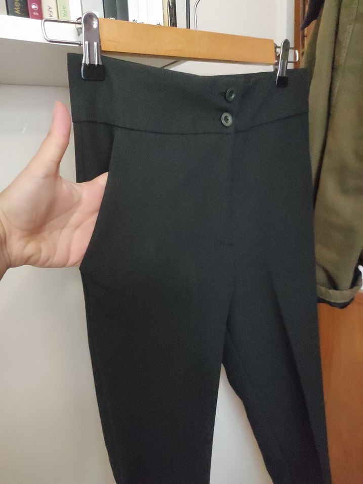 Kadın Siyah Düğmeli Kumaş Pantolon - Görsel 4