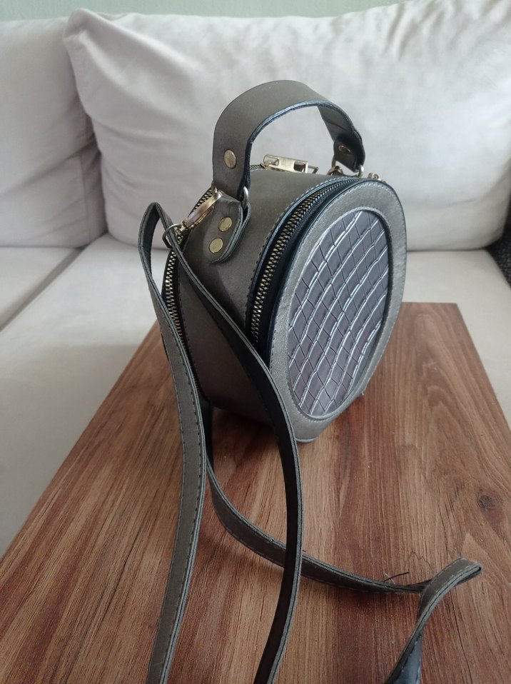 Gri Deri Yılan Desenli Yuvarlak Kadın Çanta - Görsel 2