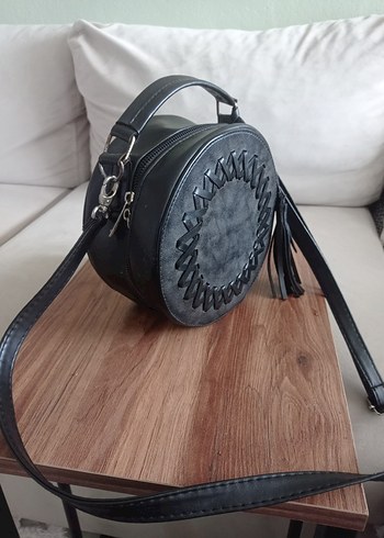 Siyah Deri Yuvarlak Gotik Çanta - Görsel 2