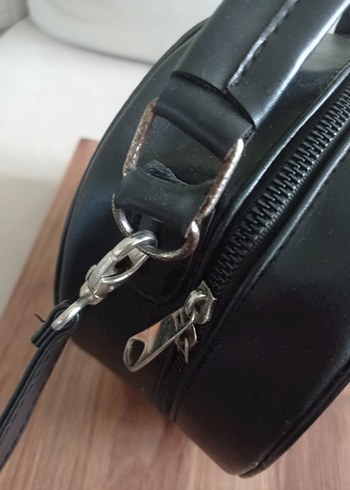 Siyah Deri Yuvarlak Gotik Çanta - Görsel 4