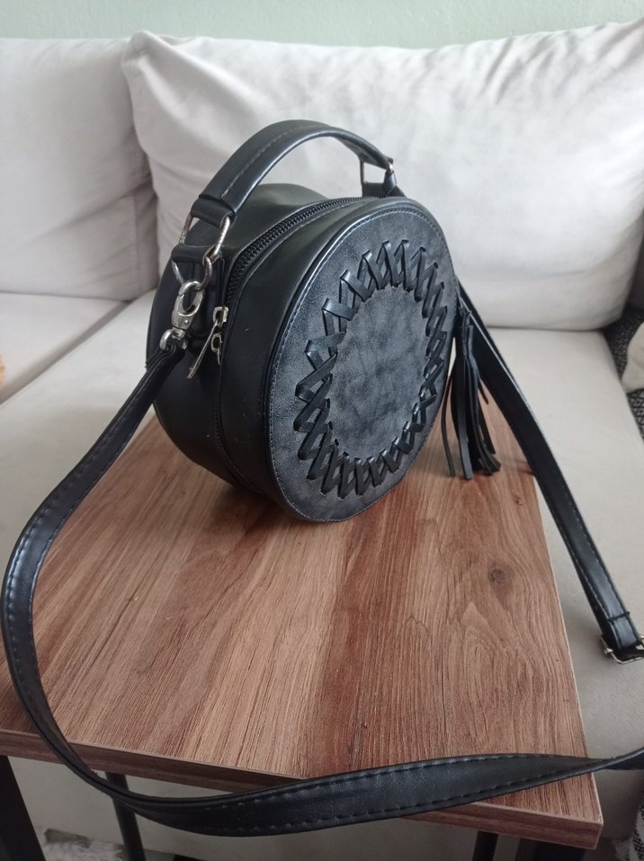 Siyah Deri Yuvarlak Gotik Çanta - Görsel 2