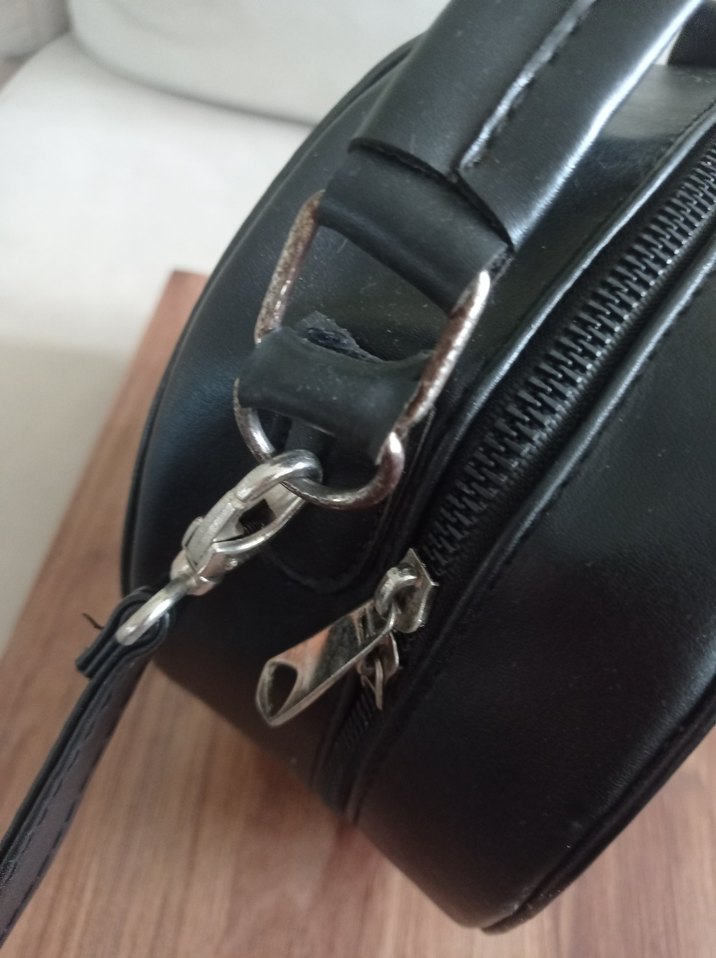 Siyah Deri Yuvarlak Gotik Çanta - Görsel 4