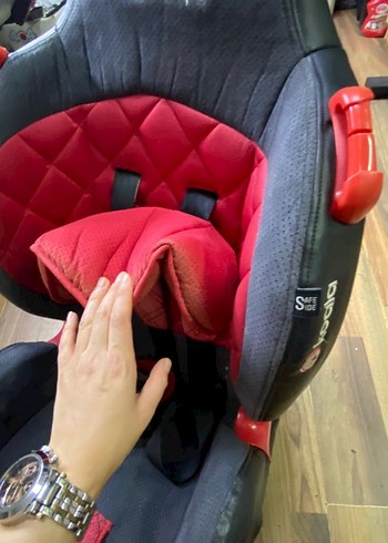 Parlak Kırmızı Çocuk Oto Koltuğu