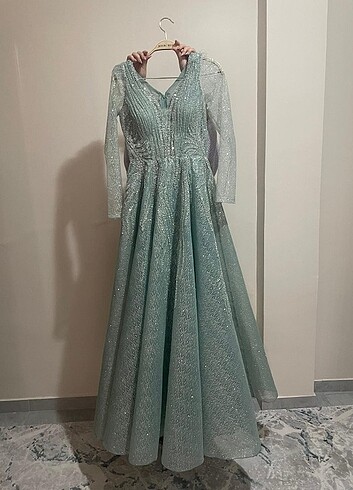 Nişan elbisesi