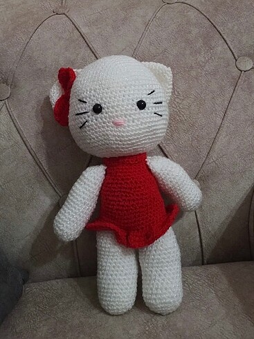 Kırmızı Hello Kitty??