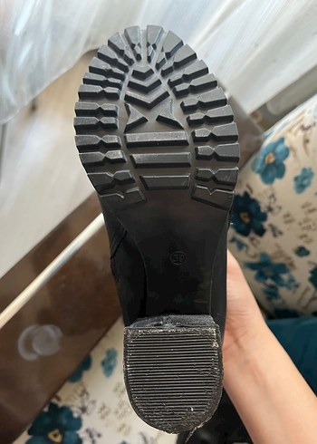 Zara Tokalı Siyah Deri Topuklu Kadın Bot