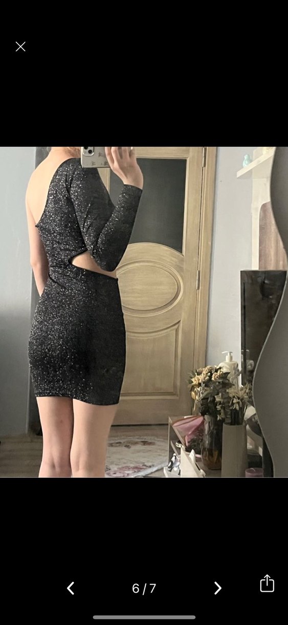 Tek Kollu Parlak Siyah Mini Elbise - Görsel 4