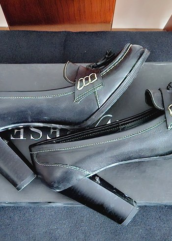 Divarese Klasik Siyah Deri Topuklu  Kadın Ayakkabı - Görsel 2