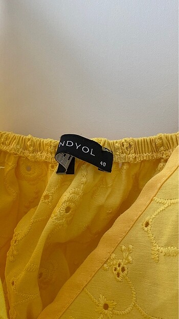 Trendyol & Milla sarı fırfırlı crop