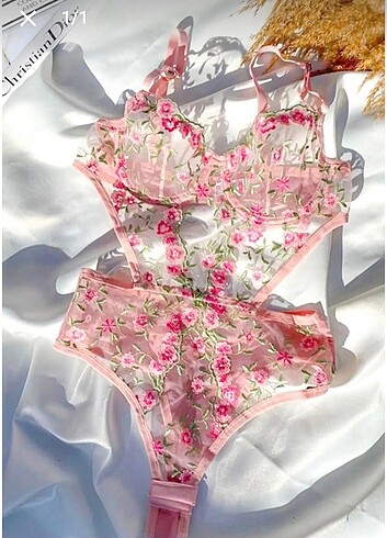 Bikini büstiyer çiçek nakışlı