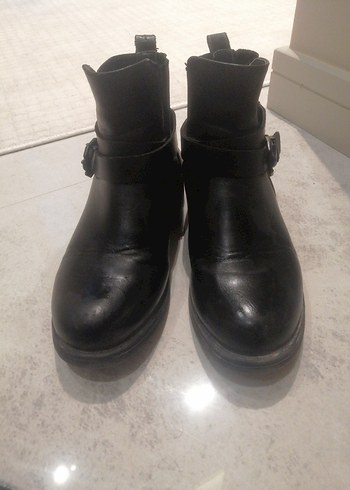 Siyah Deri Tokalı Blok Topuklu Bot - Görsel 2