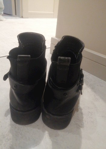 Siyah Deri Tokalı Blok Topuklu Bot - Görsel 3