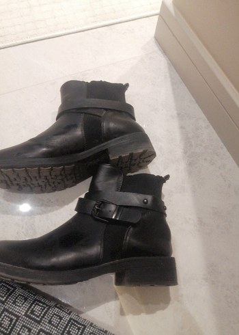 Siyah Deri Tokalı Blok Topuklu Bot - Görsel 4