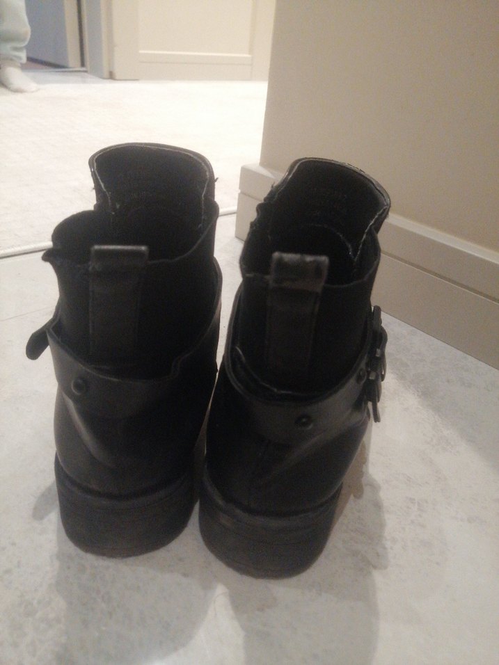 Siyah Deri Tokalı Blok Topuklu Bot - Görsel 3