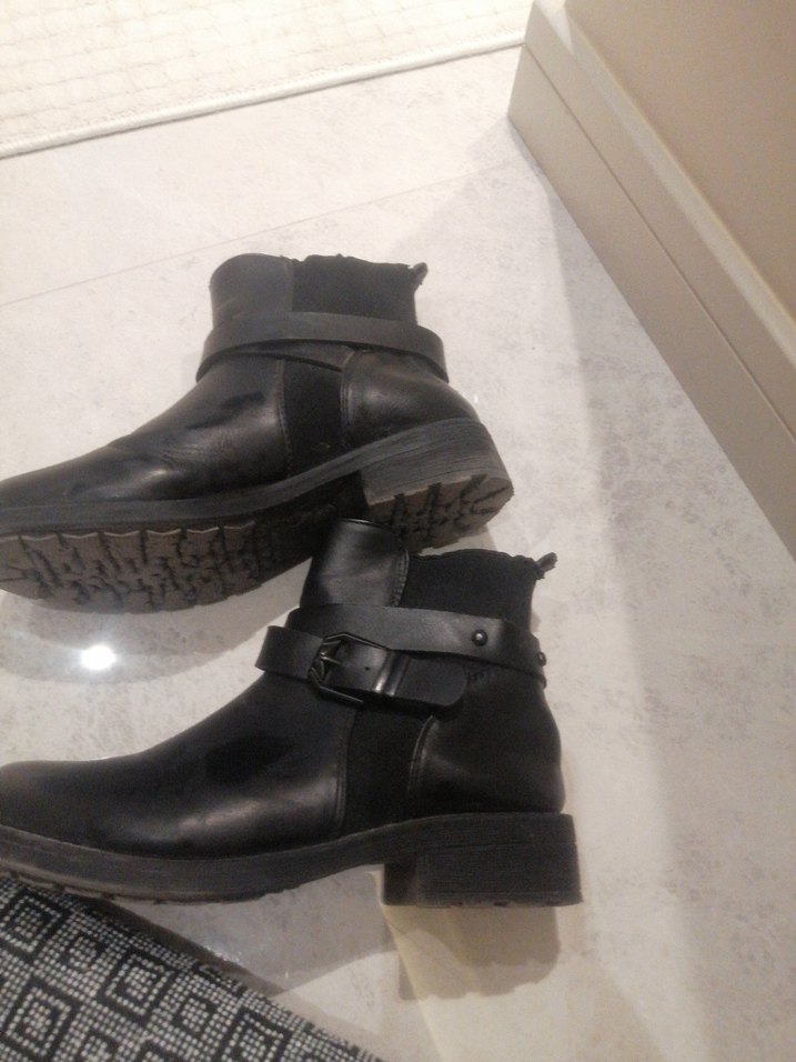 Siyah Deri Tokalı Blok Topuklu Bot - Görsel 4