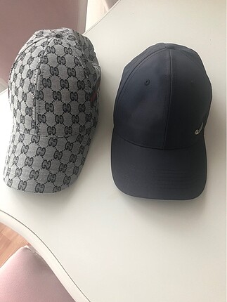 İki şapka