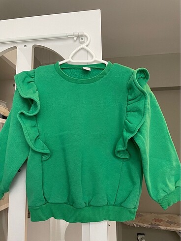 Sweatshirt
