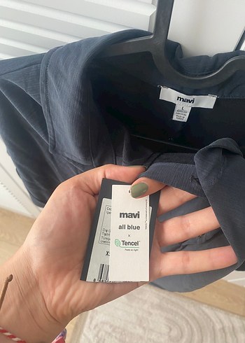 Siyah Tensel Kumaş Gömlek, Kısa Kollu, Salaş Kesim MAVİ JEANS - Görsel 3