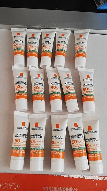 Karmadan yağlıya ciltler için spf 50 güneş korucuyu