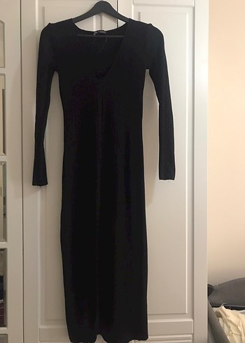 Siyah V Yakalı Uzun Kollu Dar Kesim Elbise Önden yırtmaçlı - Görsel 3