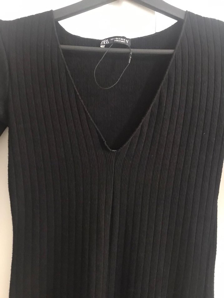 Siyah V Yakalı Uzun Kollu Dar Kesim Elbise Önden yırtmaçlı - Görsel 2