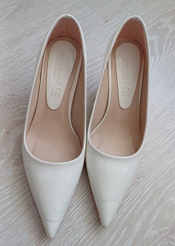 Beyaz Stiletto Topuklu Kadın Ayakkabı