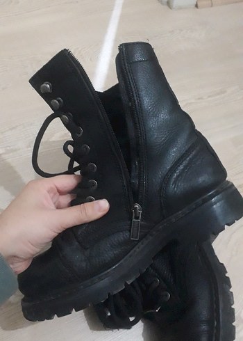 38 Beden Siyah Deri Kadın Bot, Bağcıklı ve Fermuarlı