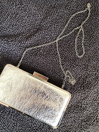 Gümüş zincirli clutch