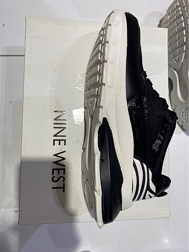 Nine West Nine west