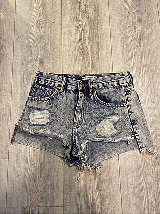Pull& Bear Yırtık Kot Şort