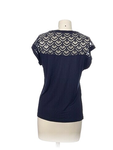 46 Beden Diğer T-shirt %70 İndirimli.