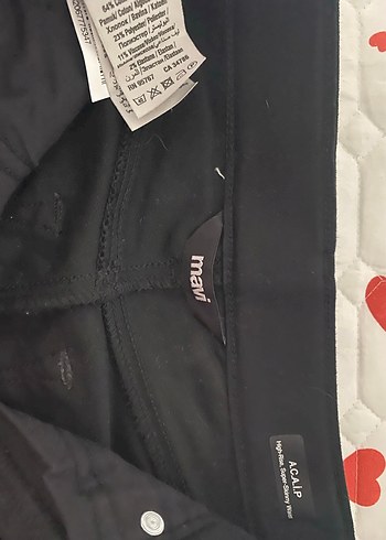 Düğmeli Siyah Dar Kesim Kadın Kot Pantolon - Görsel 4