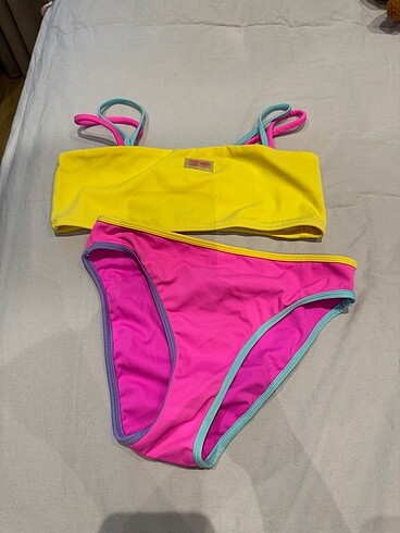 Bg&store bikini. Kalıbı küçüktür 9-10 yaşa uygun