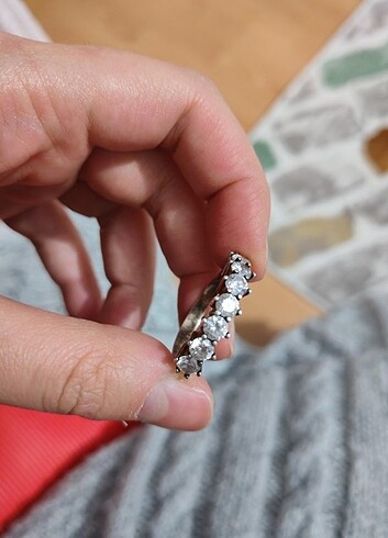 Sterling silver 925 ayar zirkon 7 taş yüzük. 