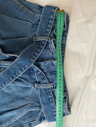 34 Beden Yargıcı kuşaklı denim şort