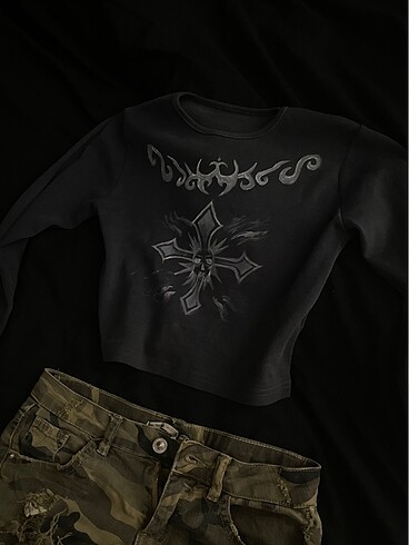 Y2K kurukafalı crop bluz