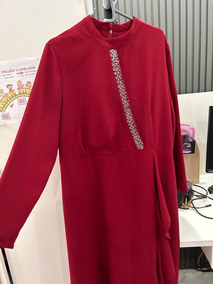 Bordo İşlemeli Uzun Kollu Uzun Elbise - Görsel 2