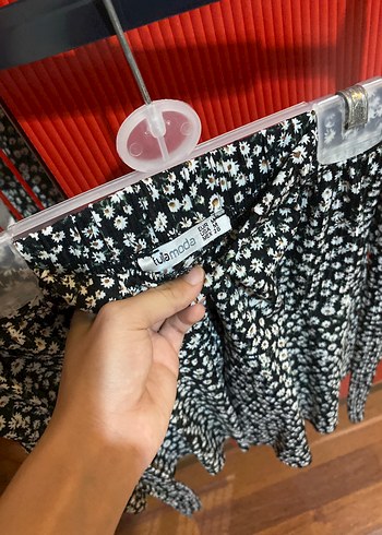 m Beden Piliseli çiçekli Siyah Mini şort Etek