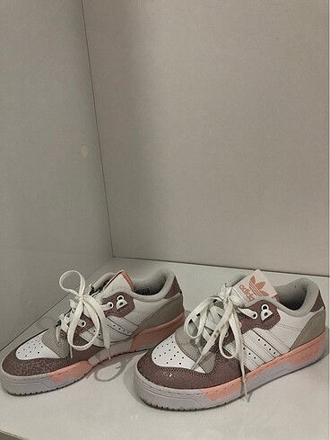 Adidas kadın ayakkabı - Görsel 3