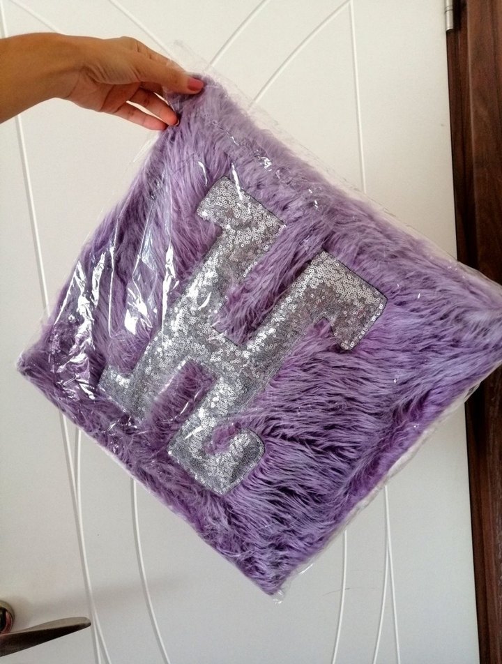 Lila Peluş Payetli Kırlent - Görsel 3