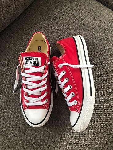 39 Beden kırmızı Renk Kırmızı converse